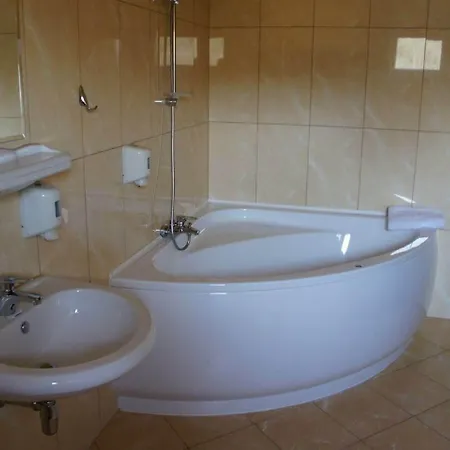 Dobosz Hotell Police